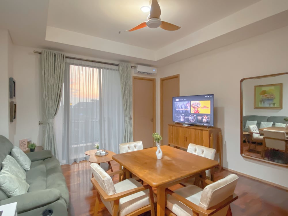 Warm And Cozy 2Br At Samara Suites Apartment