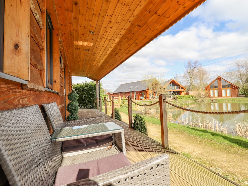 Lily-pad Lodge