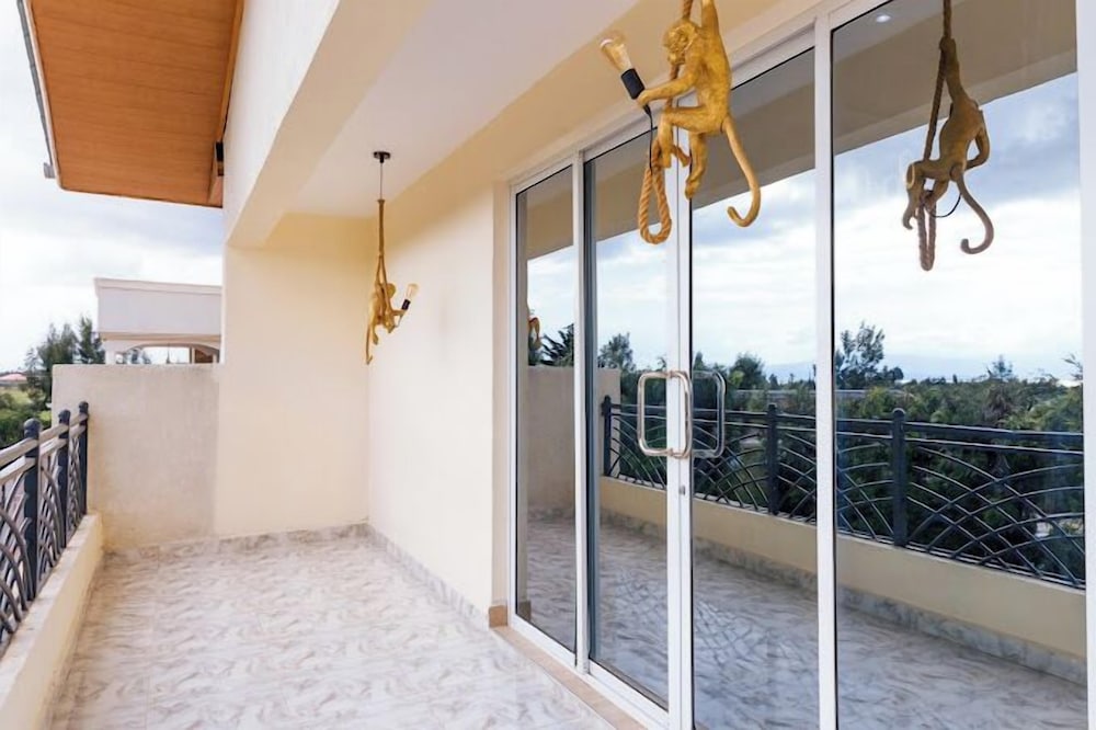 Lux Suites Golden View Manor Naivasha
