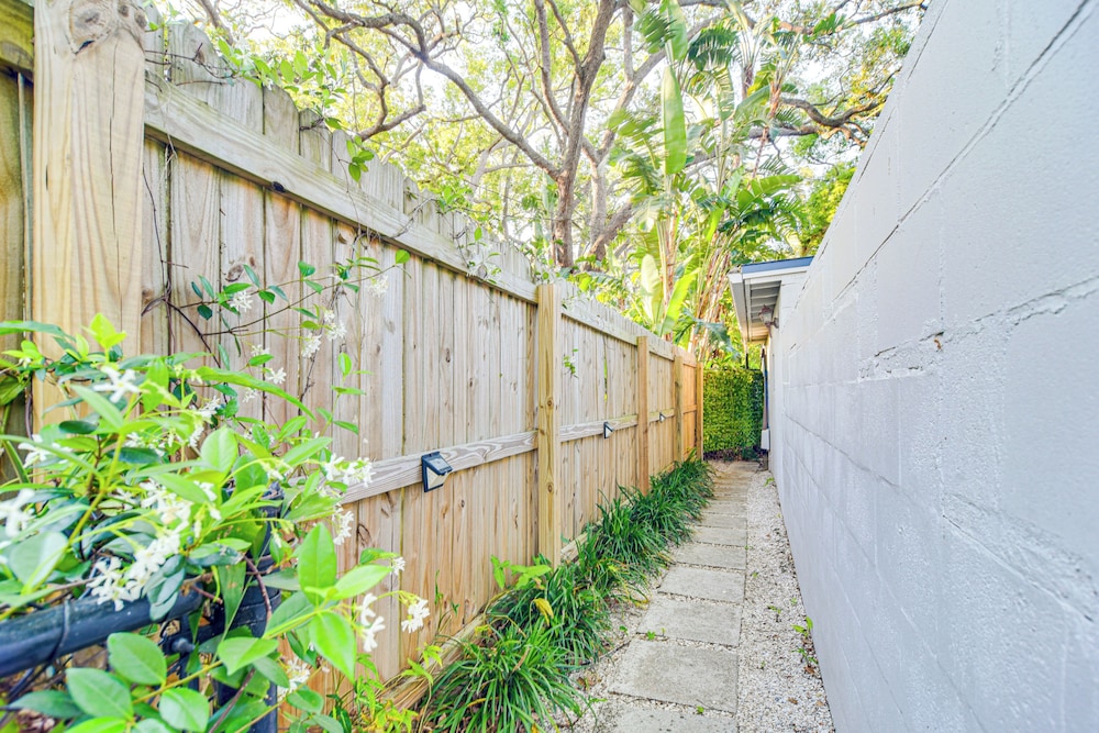 1 Mi to Downtown: Clearwater Apt w/ Private Patio!