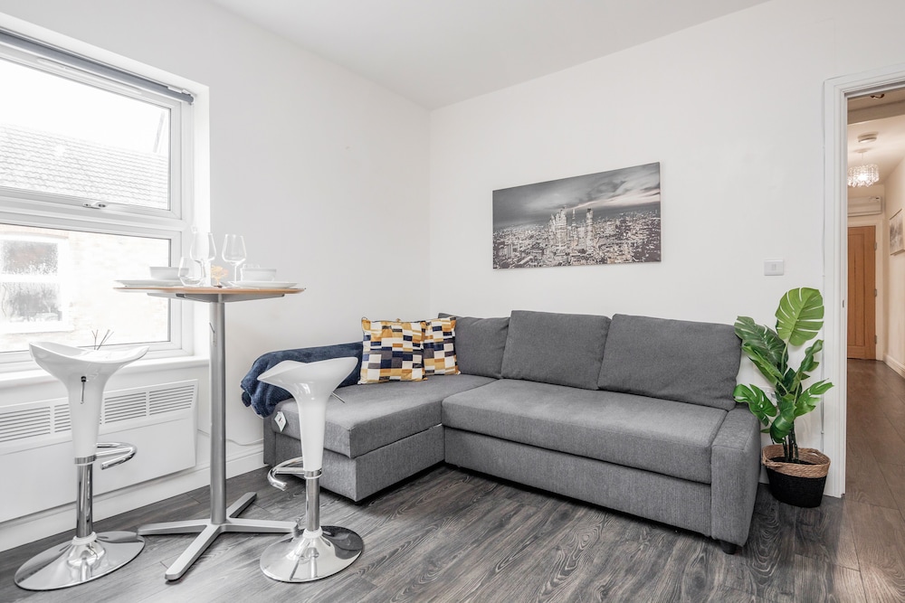 1BR Victorian House Near Bedford City Centre view 5