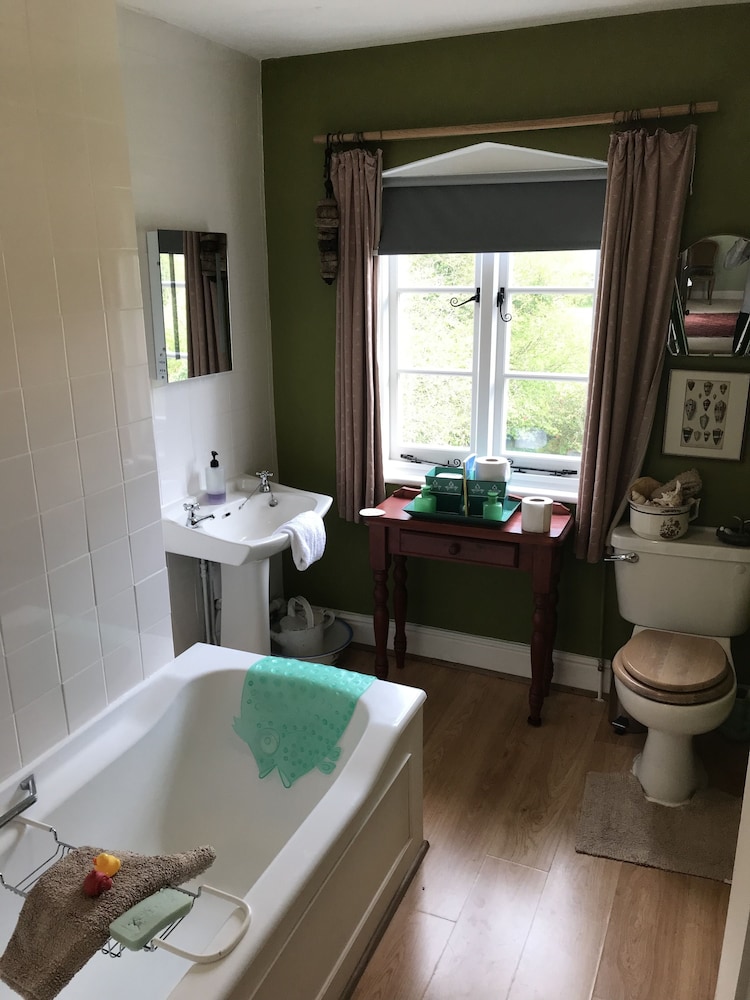 Lower Buckton Country House - Sleeps 12