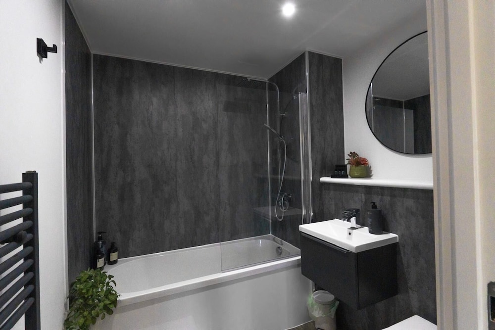 Luxe I Penthouse I Balcony I City Views I Parking I Liverpool City Center I