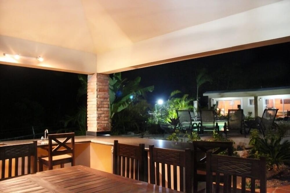 Well Furnished w Private Pool, BBQ & Palapa Bar