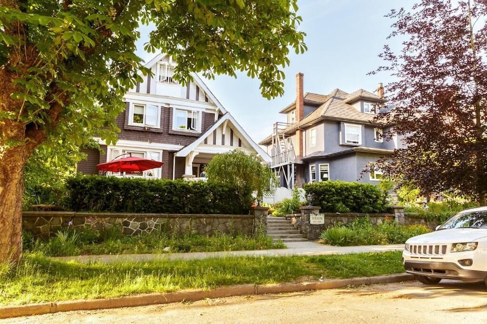 West Broadway guesthouse - Image 1
