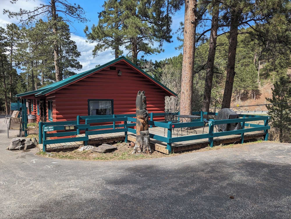 Ponderosa Pines Inn and Cabins