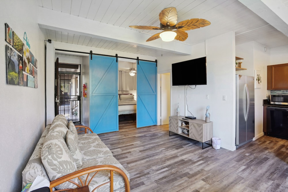 Airy Kailua-kona Condo < 1 Mi to Beach + Town
