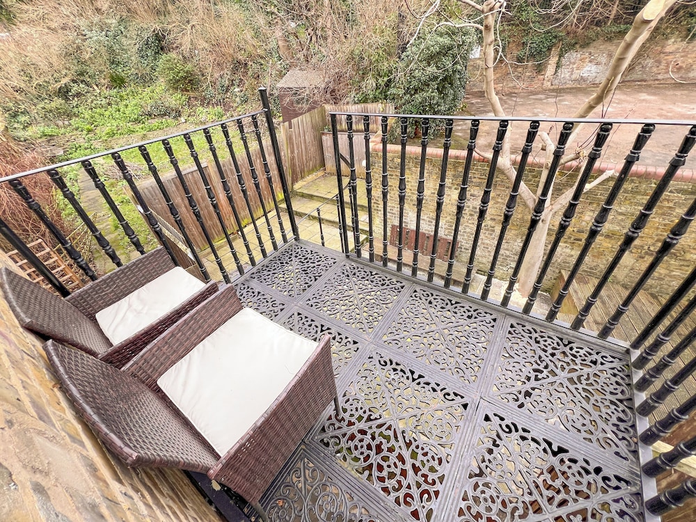 Historic 3-Bedroom Home in the Heart of Greenwich