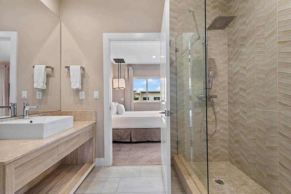 Minutes to Disney Chic Dream Villa With Stunning Patio and Resort Perks