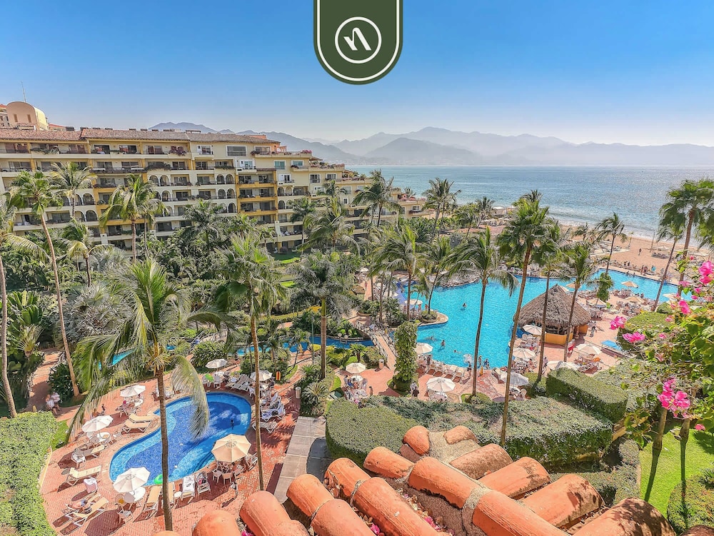 Beachfront 2 BR Condo - Beach - Pools - Tennis