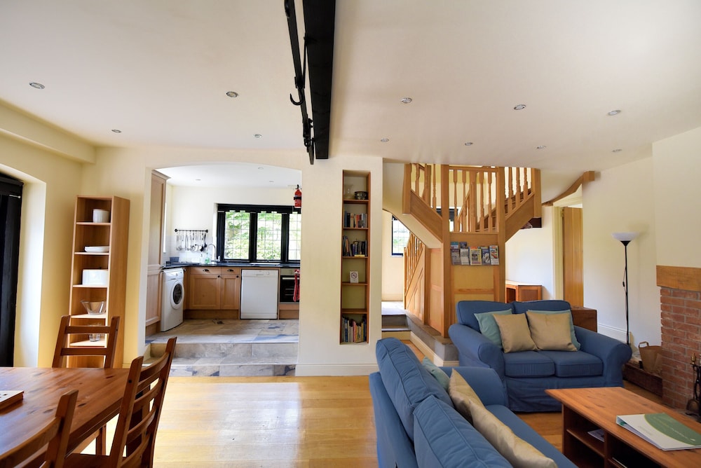 Yard Cottage