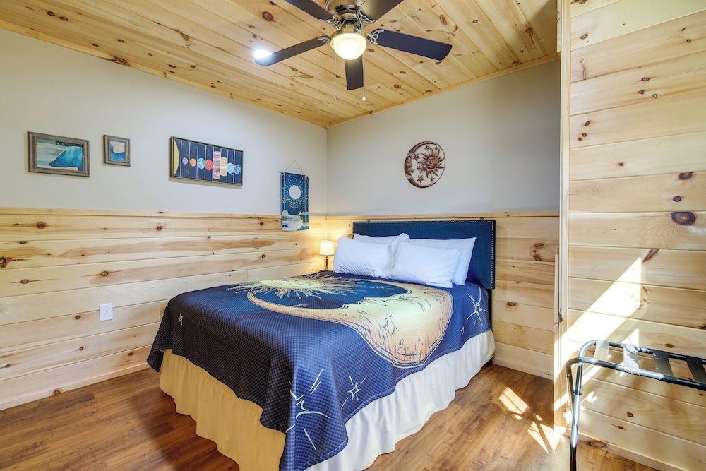 Near Hiking & Biking: Newport Cabin in the Smokies view 3