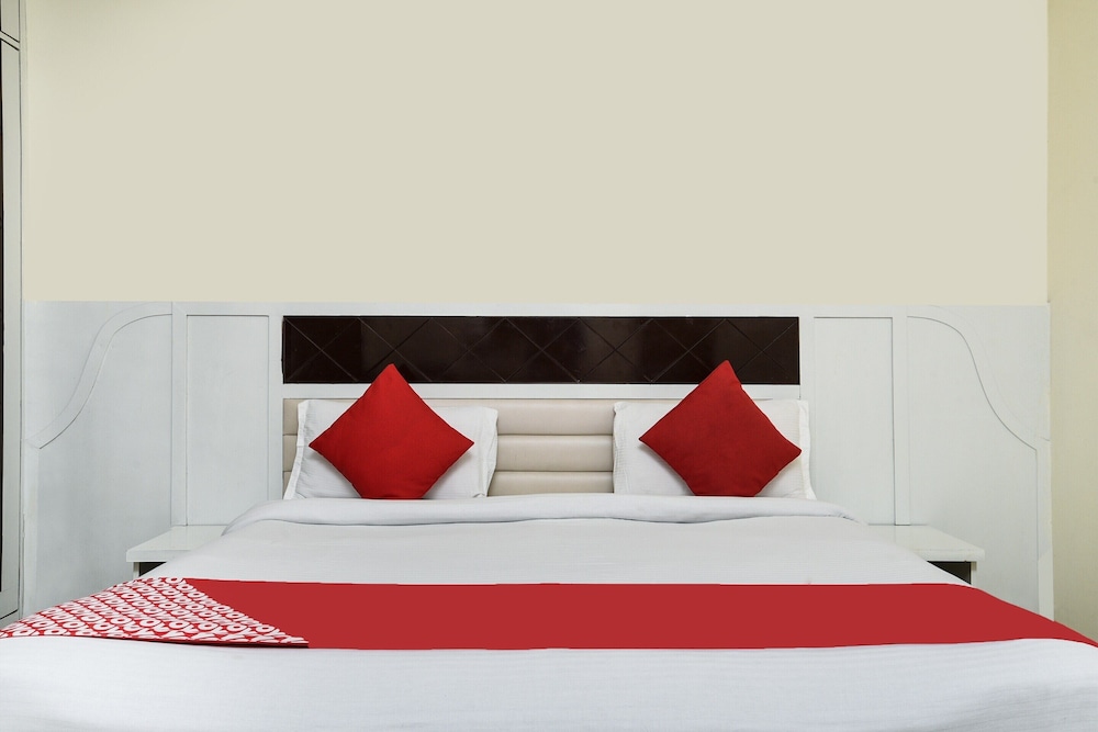 OYO 8500 Hotel Sun Palace Residency