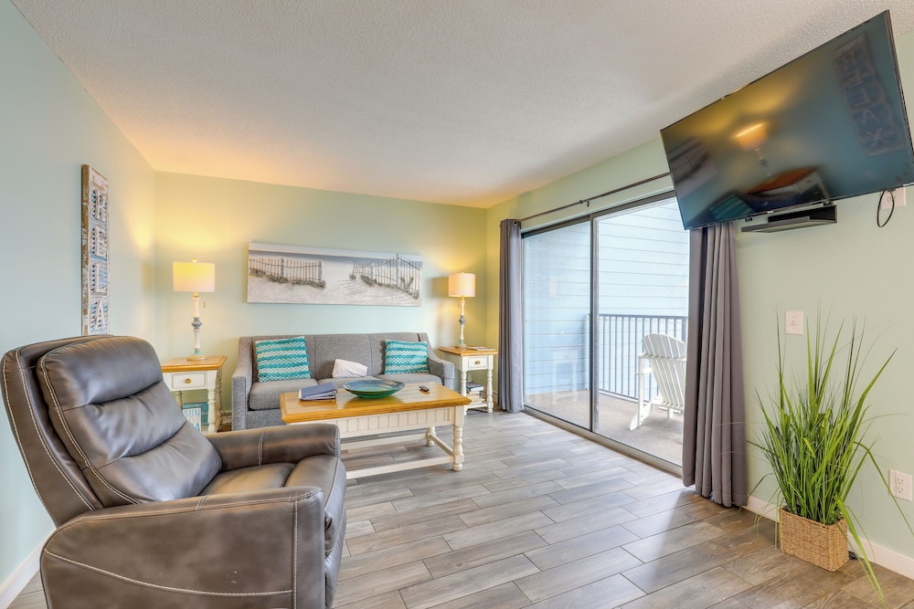 Ocean-view Balcony: Myrtle Beach Resort Condo!