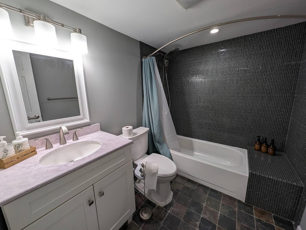 1303 Colony Dr Marietta - Full Home