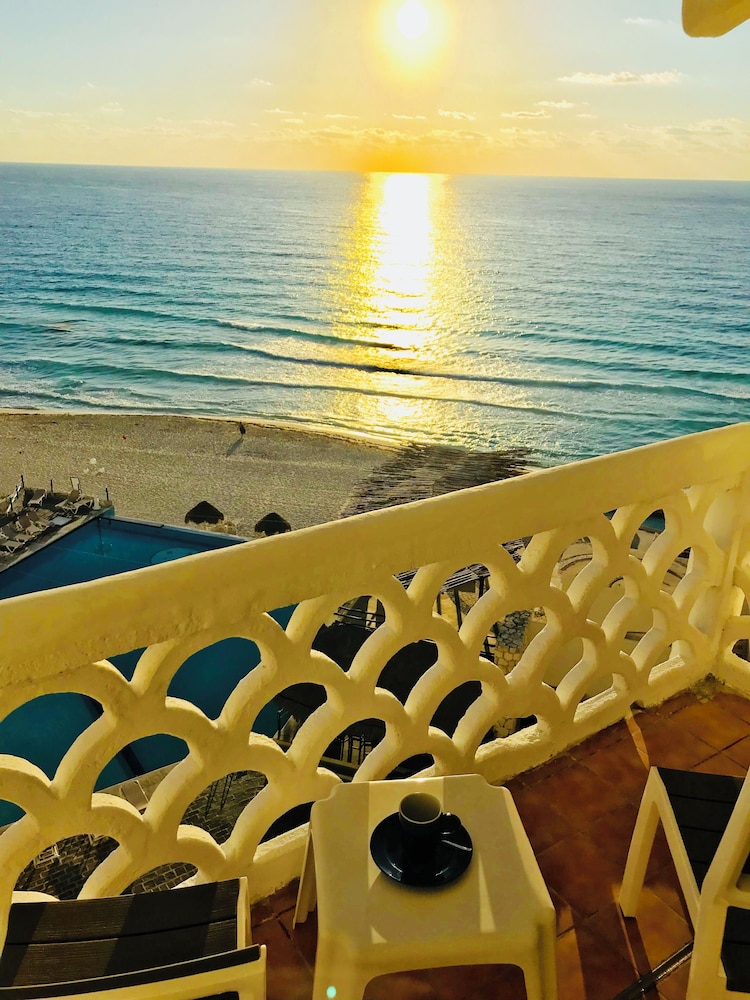 OvaCancun Apartments