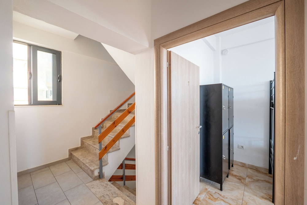 Lazy Roo Hostel Saranda