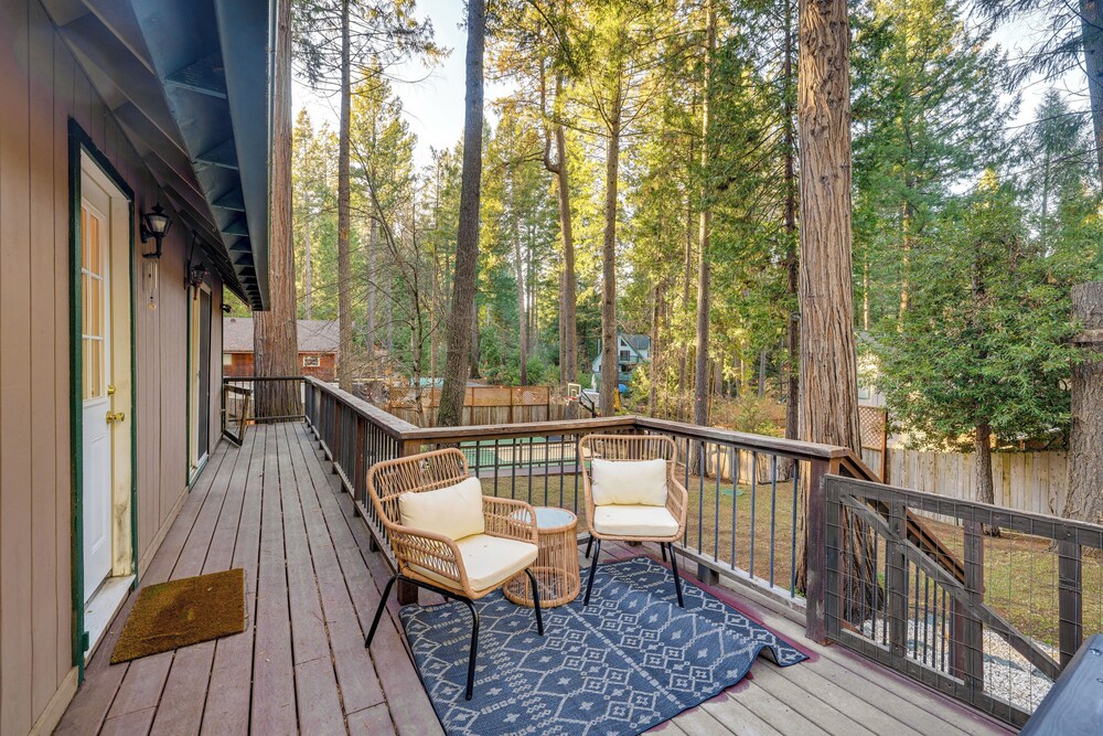 Outdoor Oasis: Modern Nordic Home By Lake!