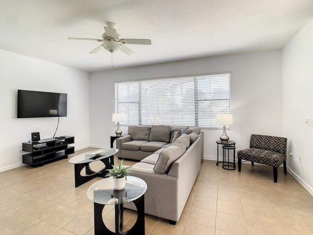 Luxury Villa W/ Private Pool, Golf Resort Amenities & Near Disney 5 Bedroom Villa