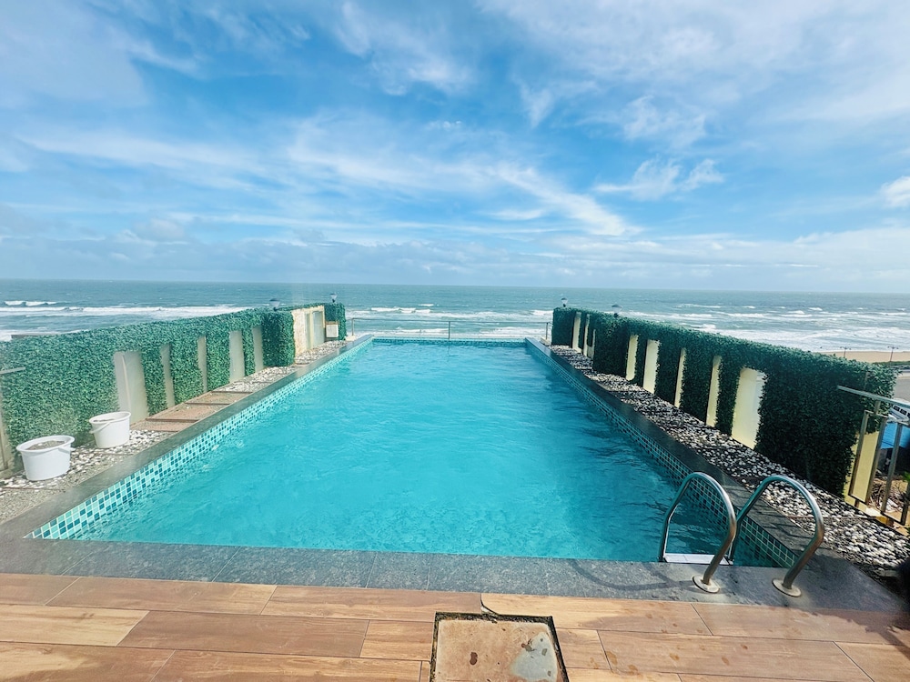 The Bay Suites Puri With Sea View
