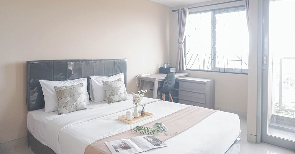 Good Choice and Comfy Studio Apartment at LRT City Jatibening