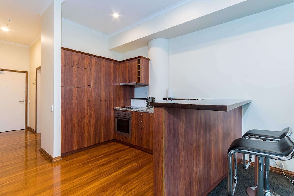 Waterfront Seaview Apt Hotel-3