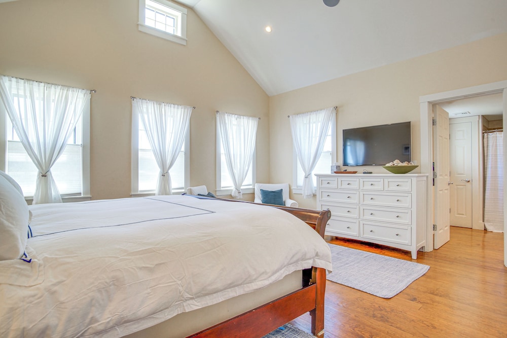 Stunning Ocean View! Beachfront Nantucket Retreat