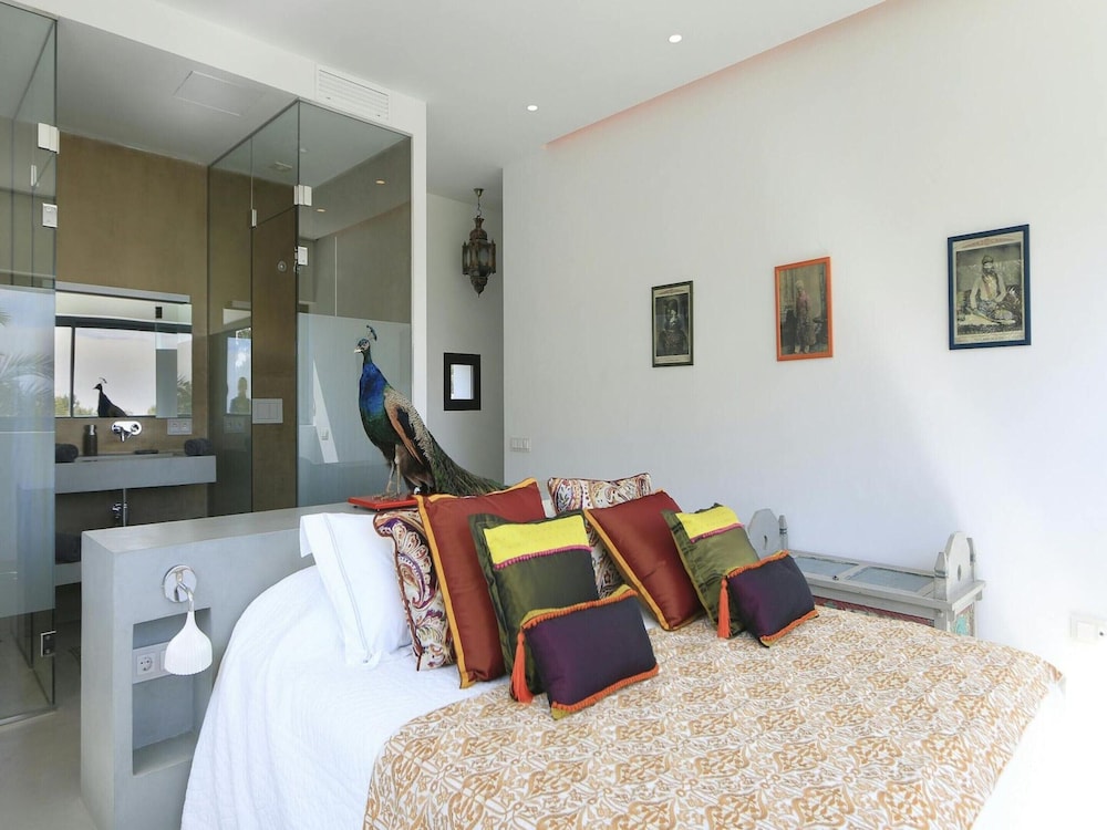 Holiday Home With Manicured Gardens