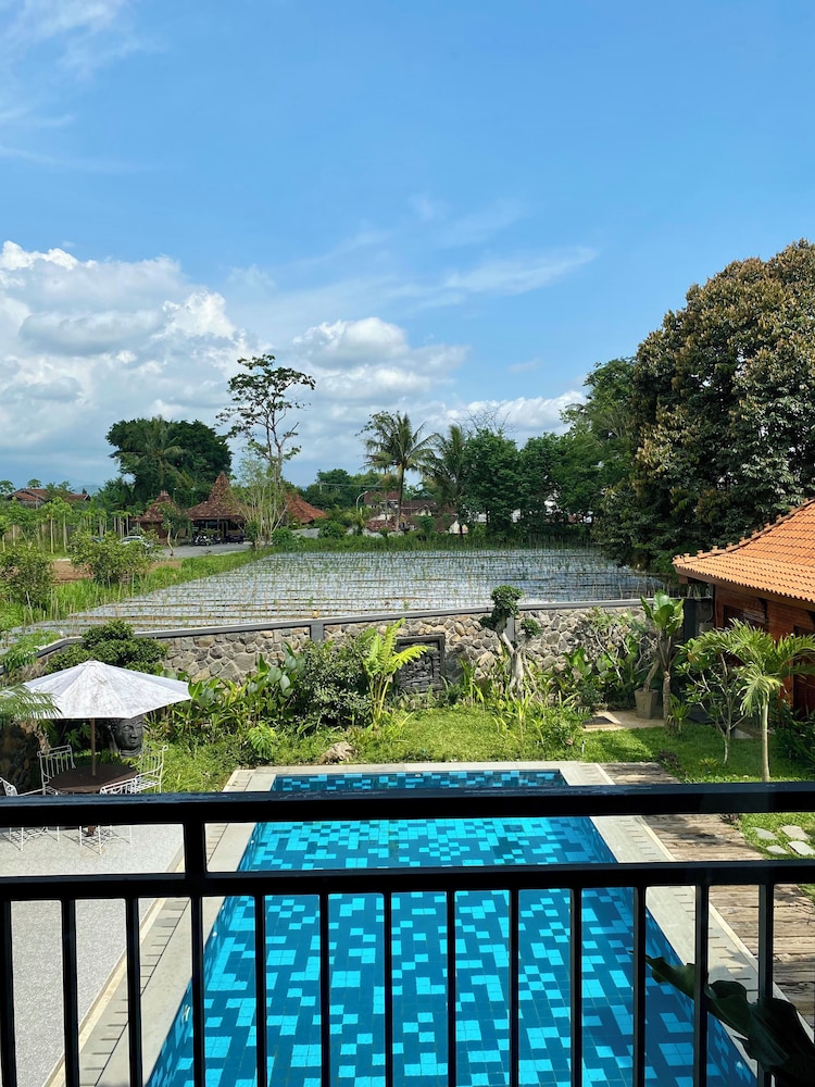 Omnni Villa Borobudur