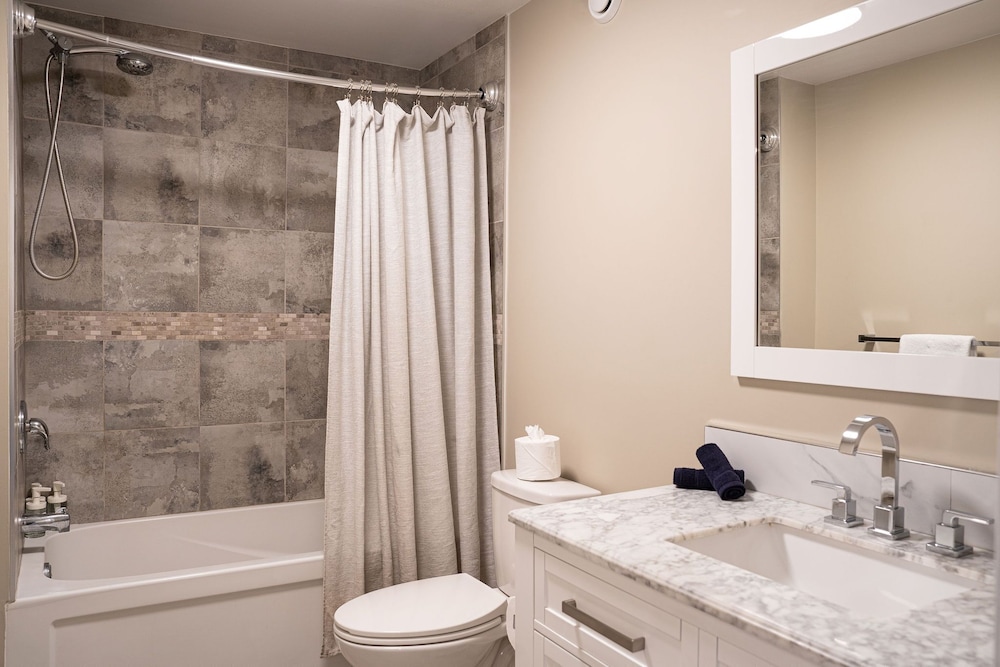 Revelstoke Lakehouse by Revelstoke Vacations