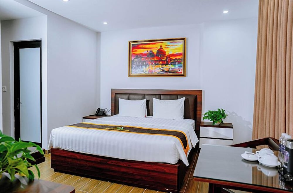 Văn Lâm Hotel