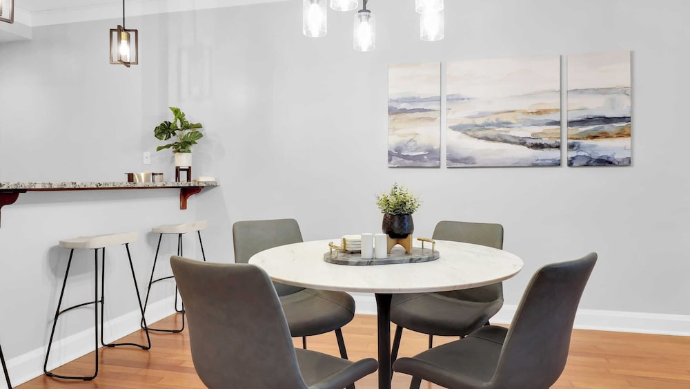 2 Suites Walkable Historic District Location The Juliette by Avantstay