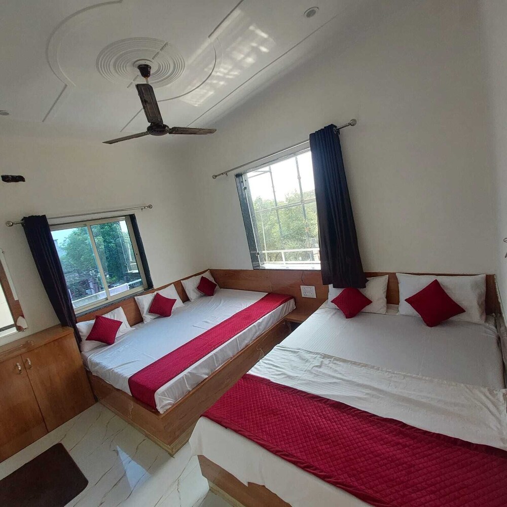 Ladlee Palace Guest House