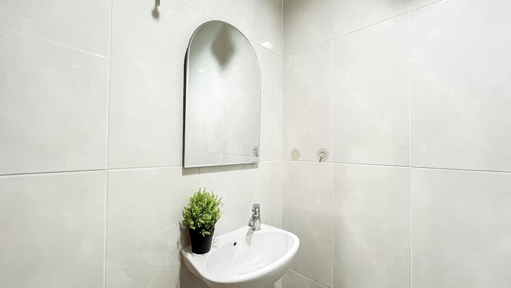Simple Comfort Studio At Apartment Evenciio Margonda