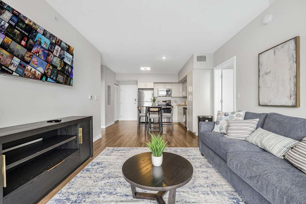 Stylish City-View Condo Pool Access
