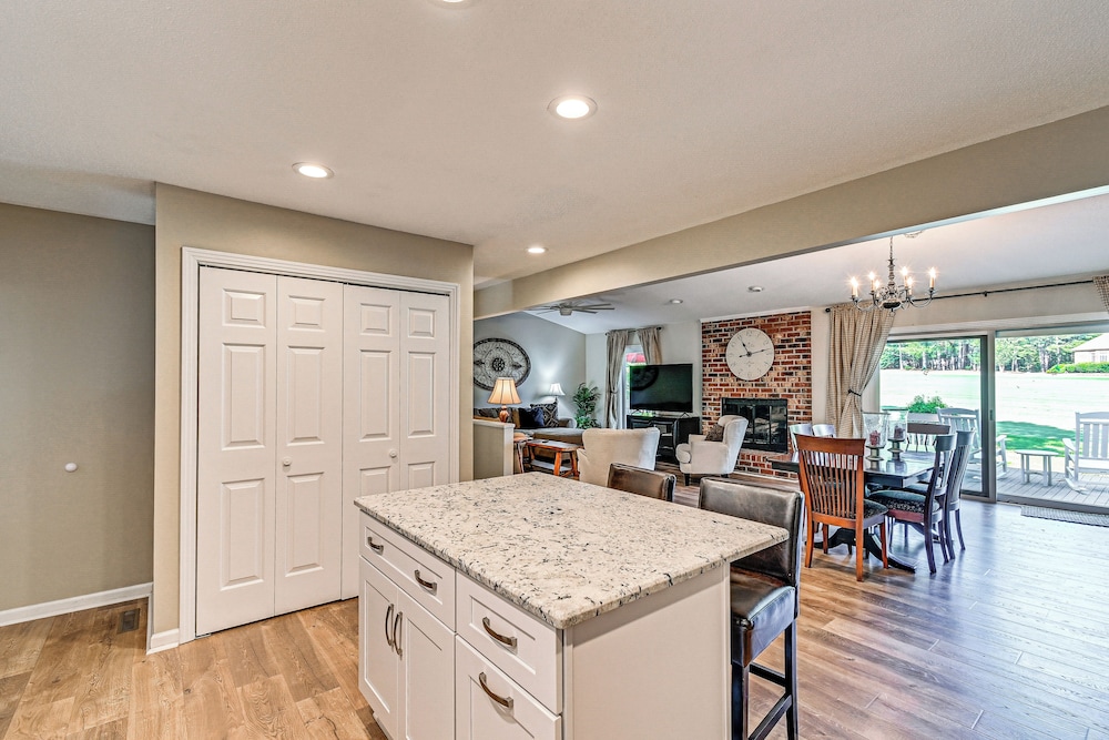 Charming Pinehurst Getaway w/ Golf Course View! view 2
