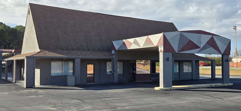 HomeTowne Studios LaGrange