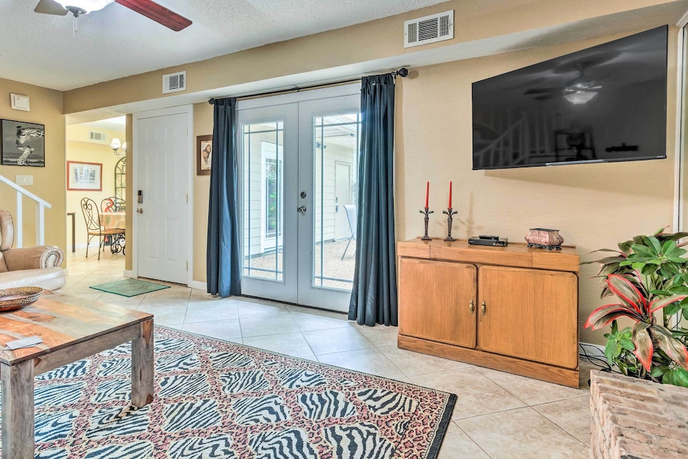 Gulf Breeze Vacation Rental: 5 Mi to Beach! view 2