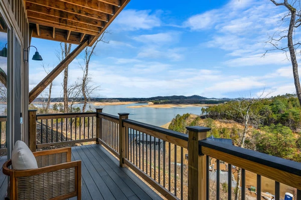 NEW Lake View Indoor Pool Sleeps 14 Hot Tub