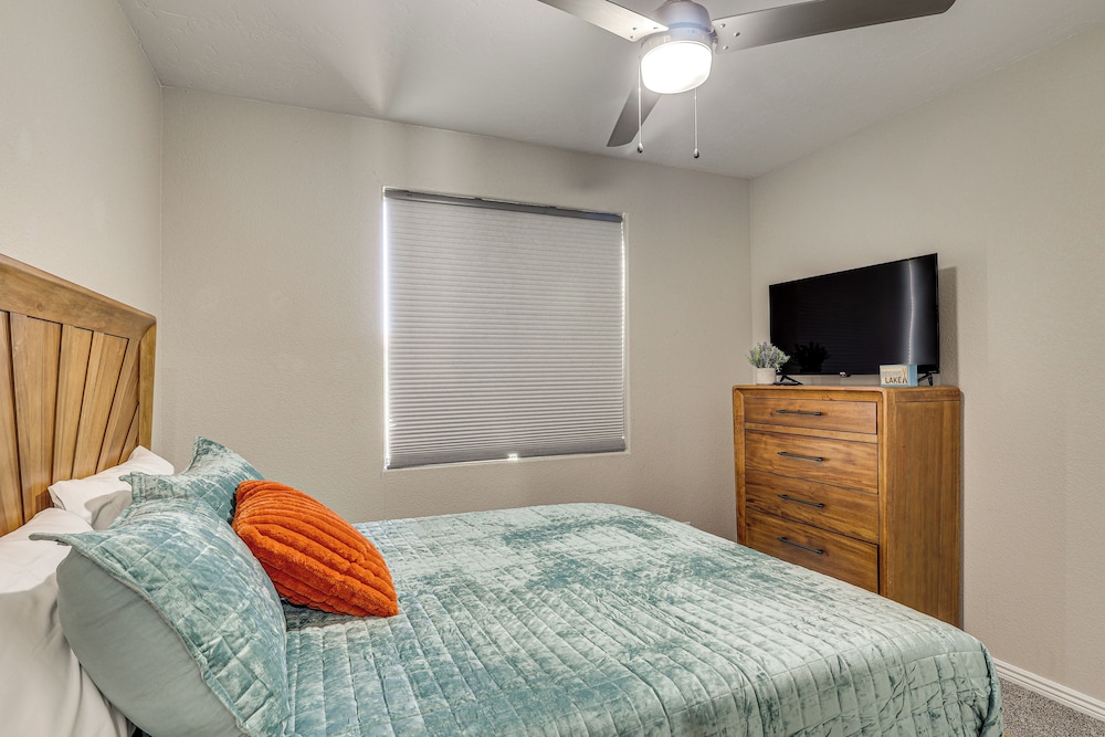 Modern Gem w/ Pool & Mtn Views in Lake Havasu City