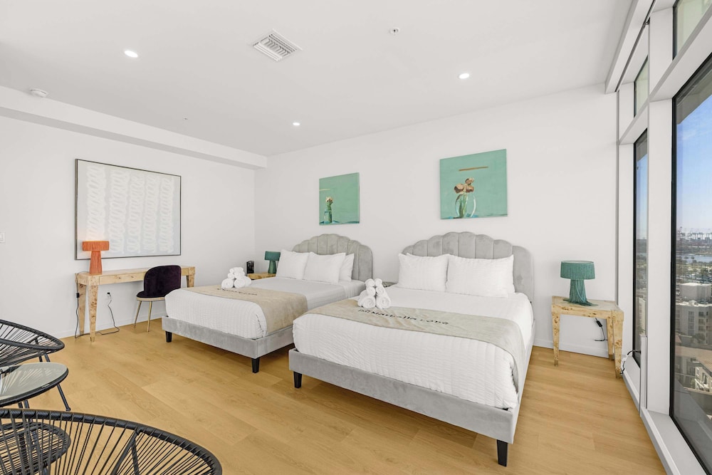 @marbella Lane - Chic 2BR Penthouse w/ Ocean Views