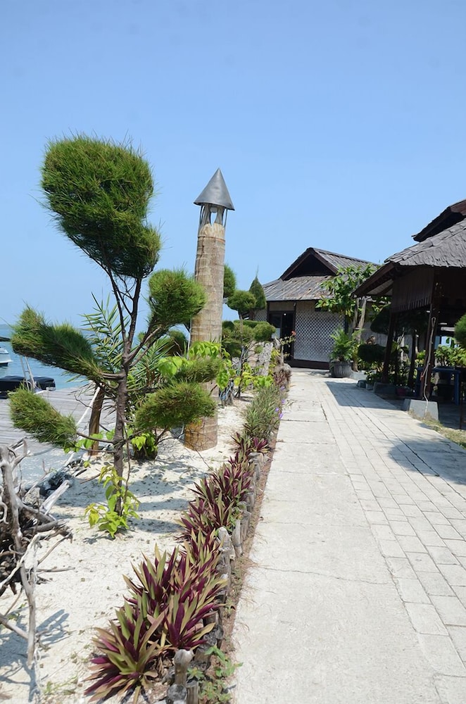 Pulau Pelangi Resort