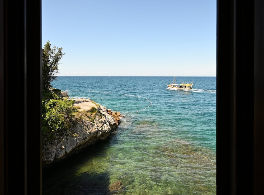 Seaside Escape Rovinj Old Town Apartment
