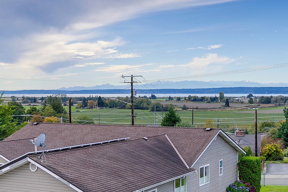 Explore Camano Island Beaches! Family Home w/ Yard