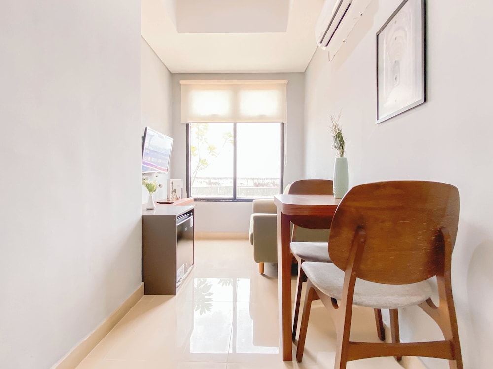 Minimalist and Cozy Living 2BR Pollux Chadstone Apartment