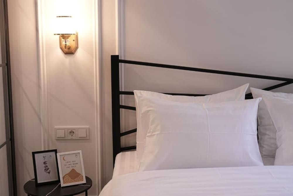Elegant Escape on Amiryan by Sweet Home