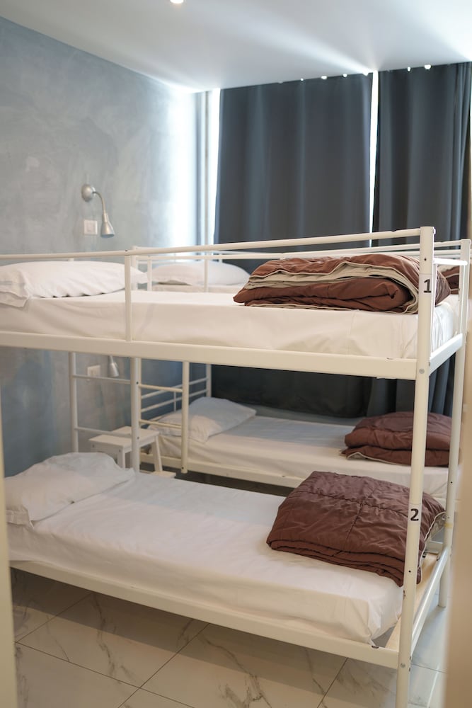 Lion University & Youth Hostel Milano