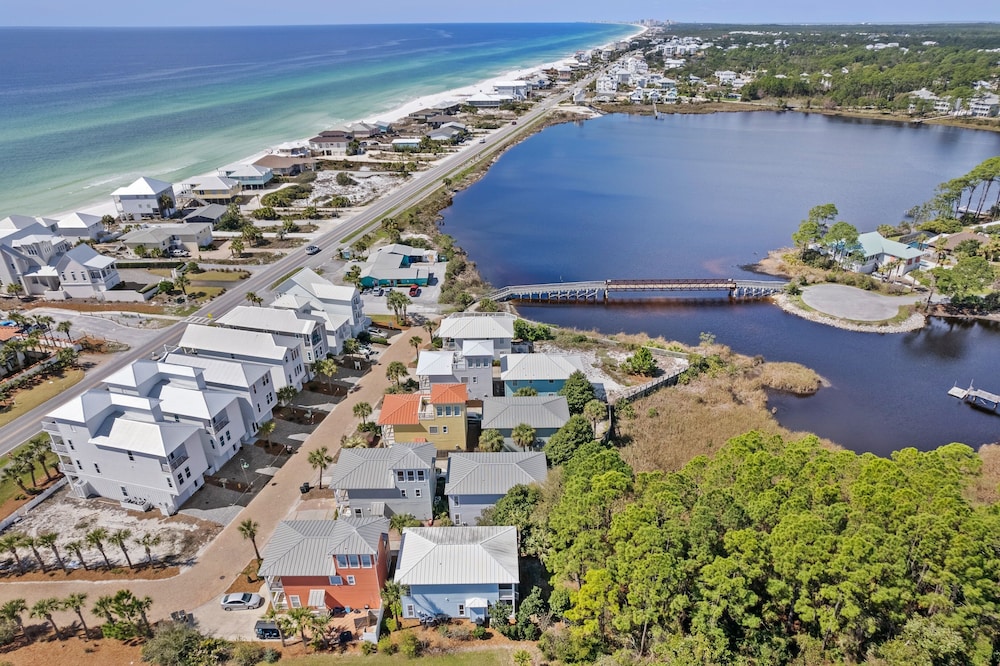Seas The Day 4 Bedroom Home by RedAwning view 2