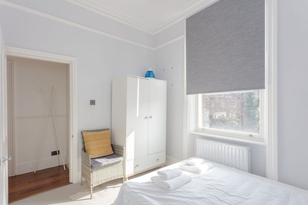 Newly Renovated 3 Bedroom Apartment in North West London