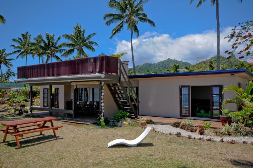 Raro Beach Bach